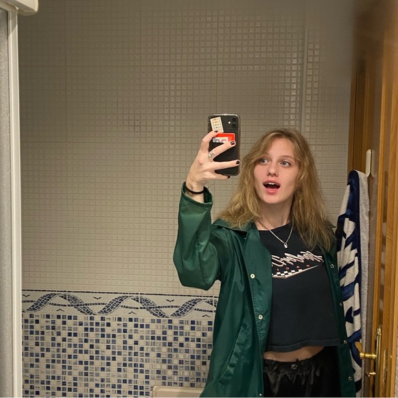 Meet your Posher, Amelia - Picture 1 of 1